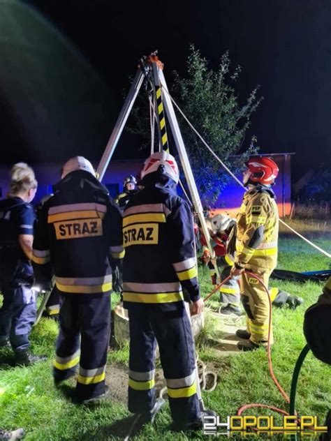 Mężczyzna wpadł do studni Nocna akcja strażaków ze Strzelec Opolskich