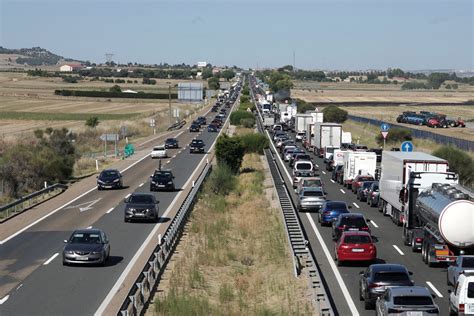 El Incendio De Un Cami N Causa Cuatro Kil Metros De Retenciones En La A