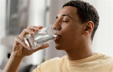 Son necesarios ocho vasos de agua al día