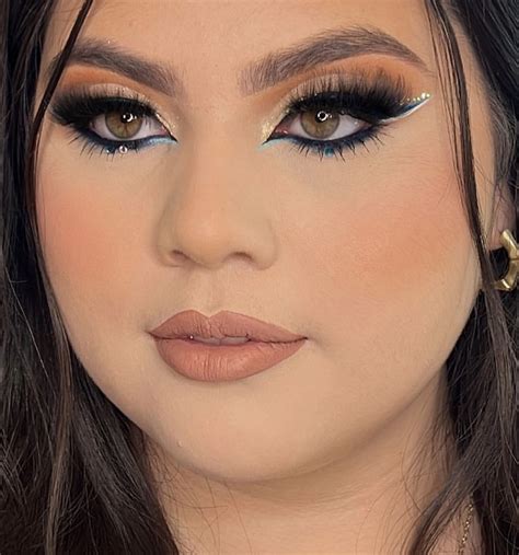 Pin De Dominik Polák En Txf537 Maquillaje Ojos Azules Maquillaje De Ojos Sombra Azul