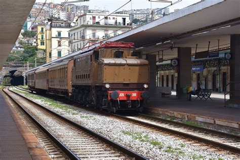 E Treno Storico In Transito A Napoli Mergellina Luciano De