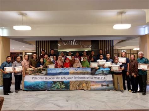 Foto Penutupan Setelah Penyerahan Sertifikat Universitas Maritim Raja