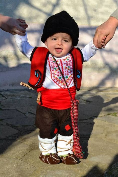 Юначе с калпаче! | Bulgarian women, Beautiful children, Folk costume