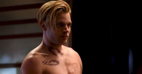 Photos Jace Wayland In All His Angelic Glory Shadowhunters Freeform