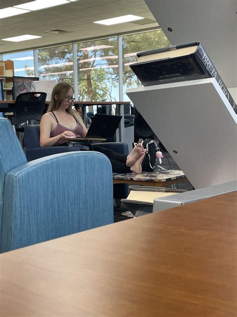 Candid Library feet tfm : r/candidfeetgirls