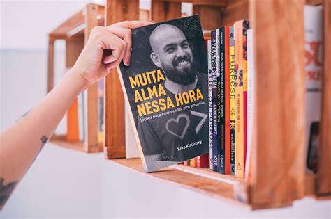 Jornal Correio Escritor baiano lança livro sobre Economia do