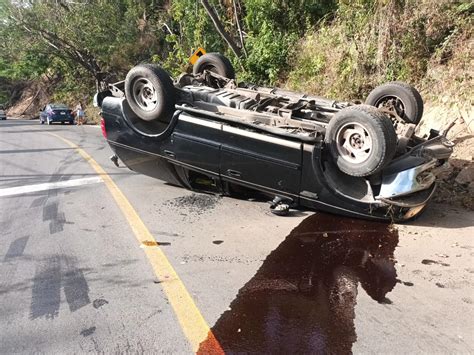 Aparatosa Volcadura En La Carretera Sur