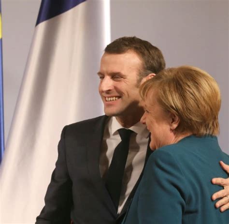 Diplomatie Kanzlerin Merkel bei Frankreichs Präsident Macron WELT