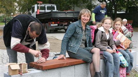 Zwölf neue Bänke und Sitzblöcke für besinnliche Stunden im Lutherpark