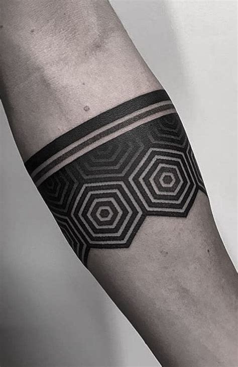 Minimalist Geometric Tattoo Images - The Style Inspiration