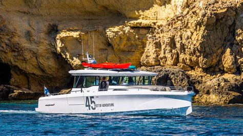 Axopar Xc Cross Cabin Centre Console For Sale Yachtworld