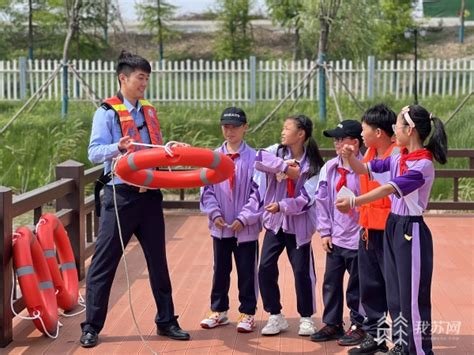 邀请学生进警营 长航南通公安送上防溺水安全教育课