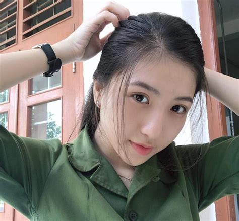 Bạn gái tin đồn của Quang Hải và các hot girl trường Y Dược