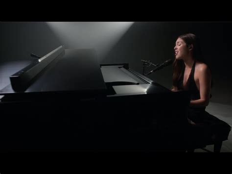 Olivia Rodrigo Sings ‘Vampire’ Live for Powerful Piano Performance