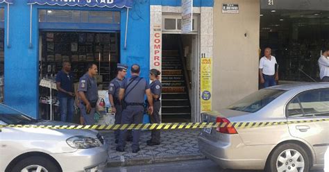 G1 Vítima reage e mata criminoso em roubo a joalheria no centro de