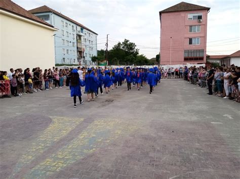 Foto Video Final Memorabil De Ciclu Gimnazial Retragere Cu Tor E La