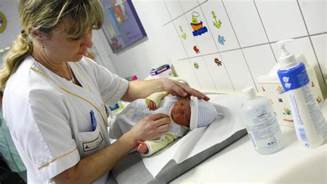 Pénurie de médecins la maternité de Saint Louis dans le Haut Rhin