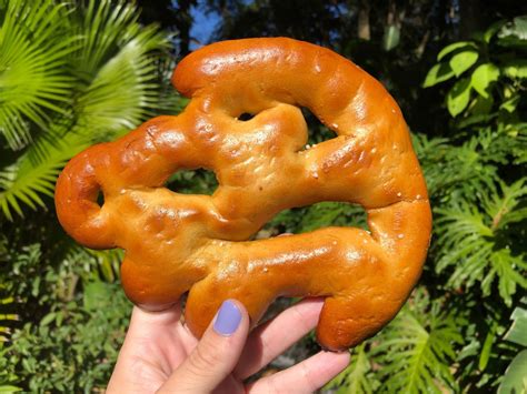 Review Simba Pretzels With Cheese Are The Main Event At Disneys