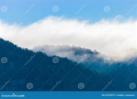 Nebelhafte Berge Stockbild Bild Von Landschaft Perspektive