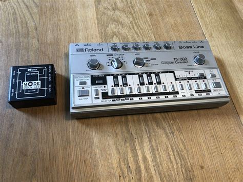 MATRIXSYNTH: Roland TB-303 - Classic Acid Techno Bassline Synth w/ Mode ...