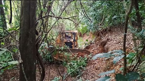 BULLDOZER D6R XL Difficulty Climbing The Hill To Recreate The Road That