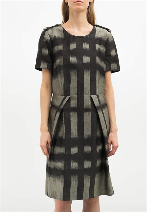 Платье Burberry Resale, цвет: серый, MP002XW1789X — купить в интернет ...