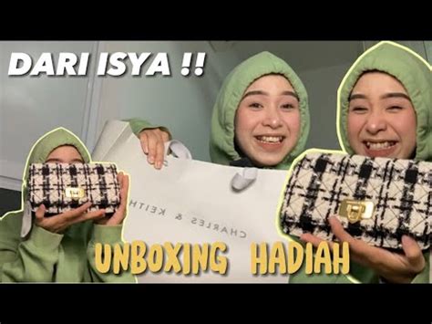 Unboxing Hadiah Dari Isya Dapat Suprise Sampai Nangis Youtube