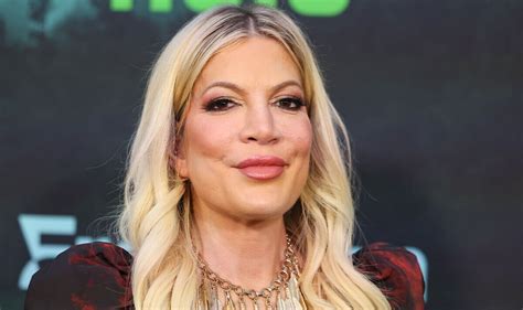 Tori Spelling Shares Jaw Dropping Pre Plastic Surgery Snap To Celebrate