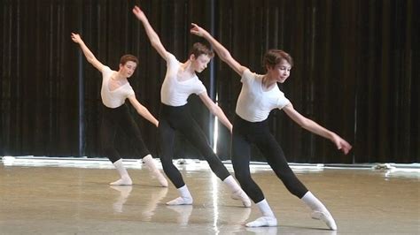 Classe De Danse Classique Garçons 14 15 Ans Conservatoire De Paris