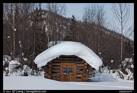 Picture/Photo: Snow-covered cabin. Wiseman, Alaska, USA