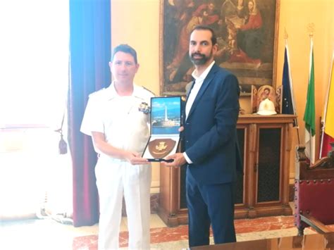 Il Sindaco Basile Ha Ricevuto Oggi La Visita Del Comandante Della Nave