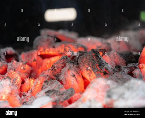 Carbones Encendidos Fotograf As E Im Genes De Alta Resoluci N Alamy