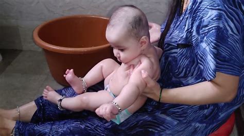 How To Bathe A Baby In A Traditional Way At Home Baby Bath Tips Youtube