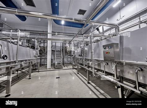 Planta procesadora de leche fotografías e imágenes de alta resolución