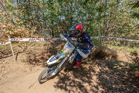 Blackbird Racing Colora Le Moto Del Trofeo Enduro Husqvarna Solo Enduro