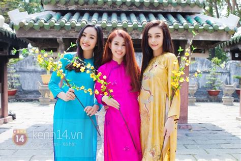 Hot girl miền khoe vẻ đẹp đặc trưng trong tà áo dài truyền thống