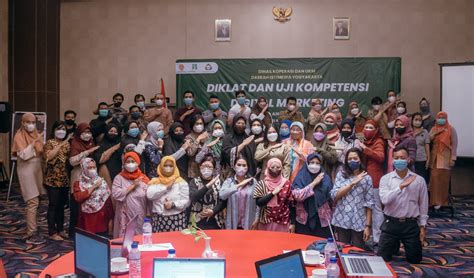 Nazma Office Meningkatkan Kemampuan Digital Marketing Pelaku Usaha Di