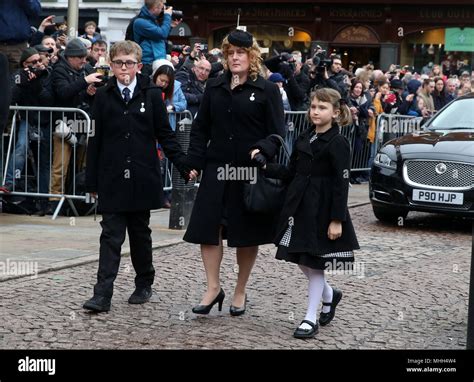 Stephen Hawking Children And Wife