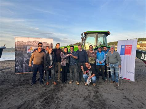 Pescadores De Pellines Reciben Tractor En La Caleta De Constituci N