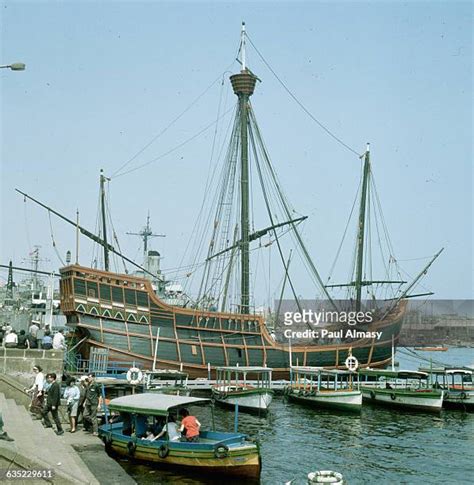 119 Ships Of Christopher Columbus Stock Photos, High-Res Pictures, and ...