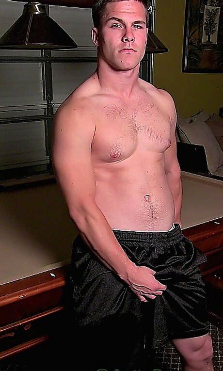 Husky Guy James Undressing And Showing Hot Butt