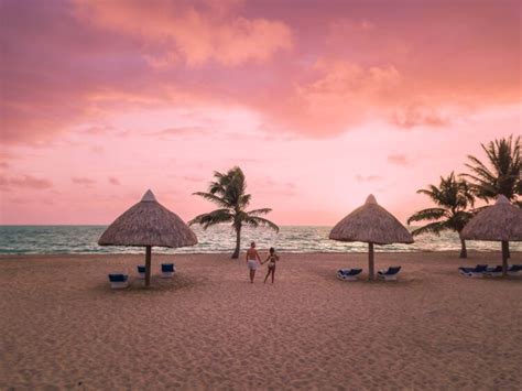 Hot Sexy Brisa Marcos Bikini Pics