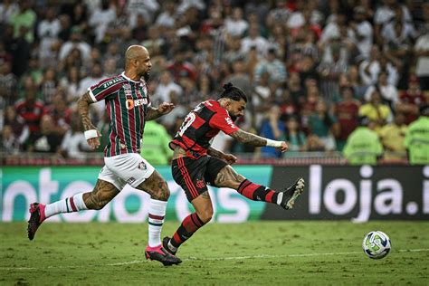 Gabigol pode ser punido pelo STJD após pisão em Ganso em jogo da Copa