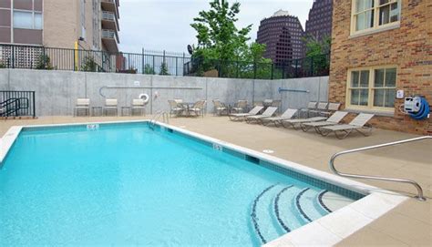 4 star Courtyard Kansas City Country Club Plaza for $139 - The Travel ...