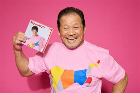 藤波辰爾 藤波辰爾が「マッチョ・ドラゴン」ジャケで着用、あのピンクの衣装がtシャツ化 画像ギャラリー 111 音楽ナタリー