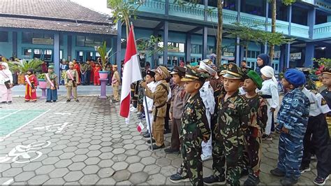 Peringati Hari Pahlawan Ratusan Siswa SD Di Pati Sekolah Pakai Kostum