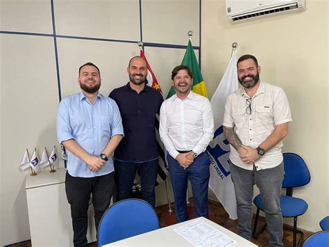 Deputado estadual e deputado federal Eduardo Bolsonaro se reúnem