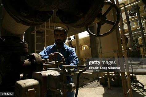 Basra Oil Terminal Photos and Premium High Res Pictures - Getty Images