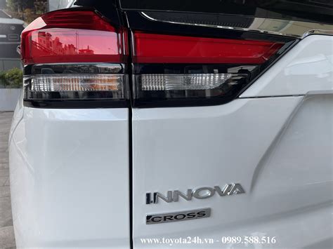 Toyota innova Cross hybrid màu trắng ngọc trai 2024 hình ảnh bảng giá