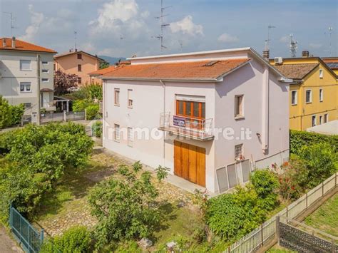 Vendita Villa Unifamiliare In Via Bonaventura Corti Scandiano Buono